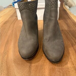 Natural Soul Gray Ankle Boots with Elastic Panels